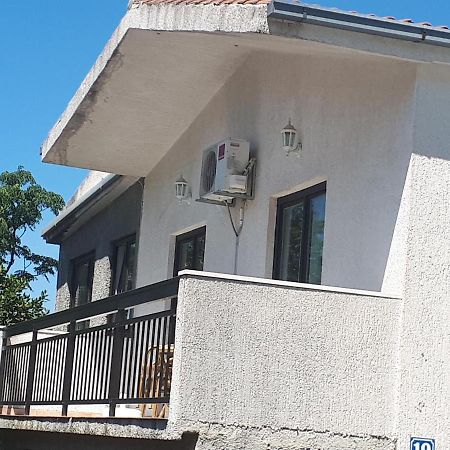 Apartman Emilio Baska Voda Luaran gambar