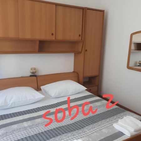 Apartman Emilio Baska Voda Luaran gambar