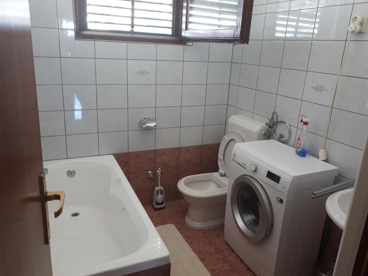 Apartman Emilio Baska Voda Luaran gambar