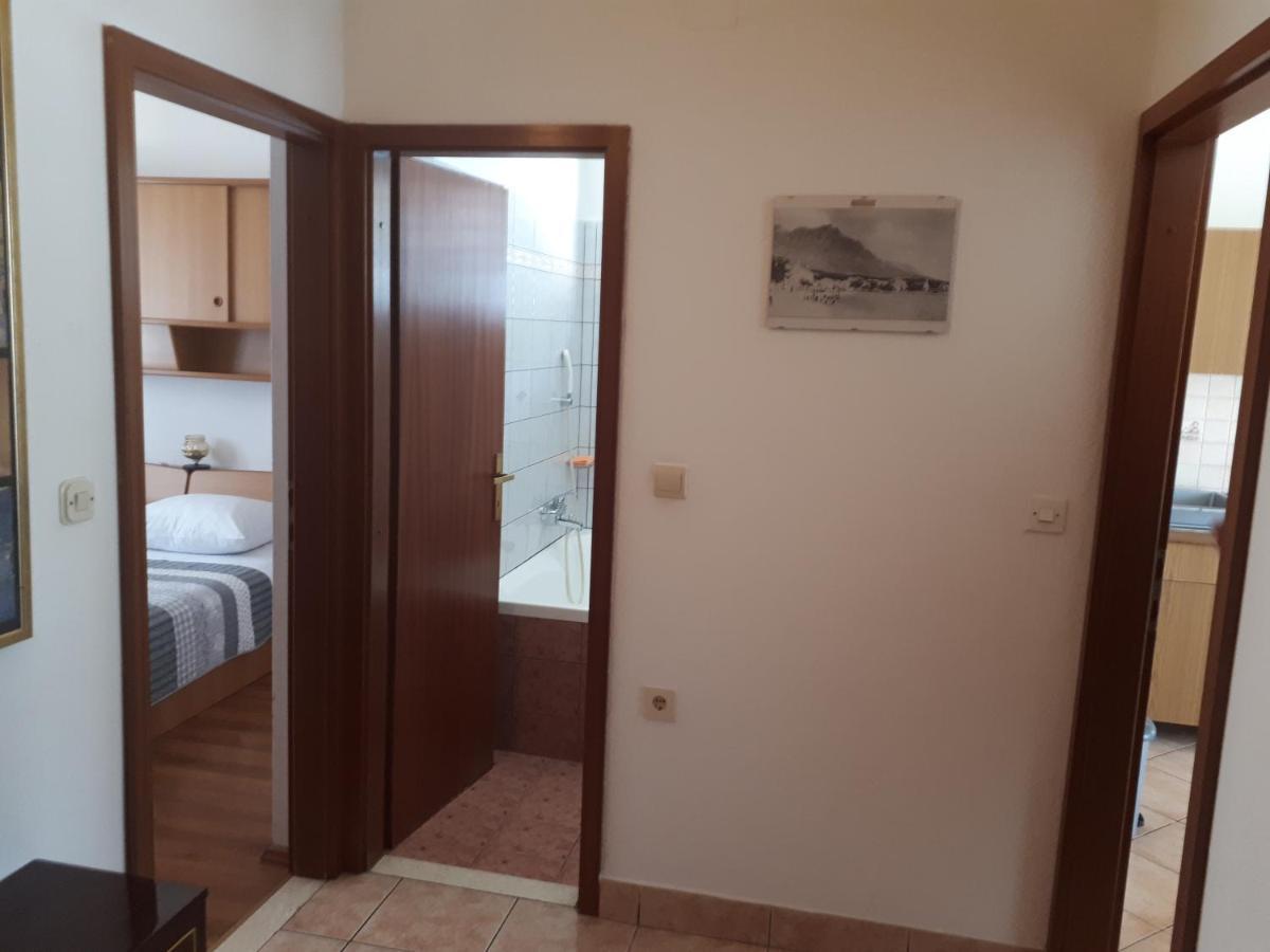 Apartman Emilio Baska Voda Luaran gambar