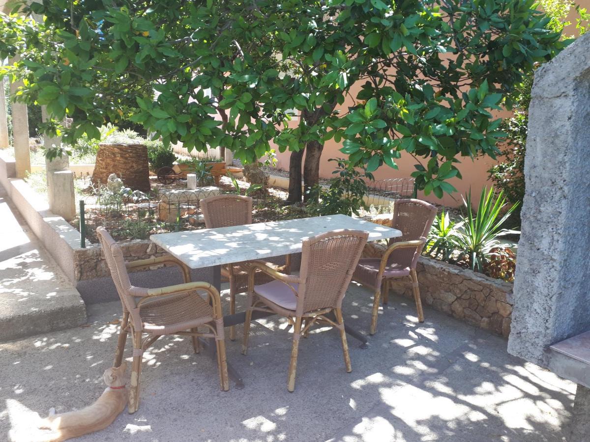 Apartman Emilio Baska Voda Luaran gambar