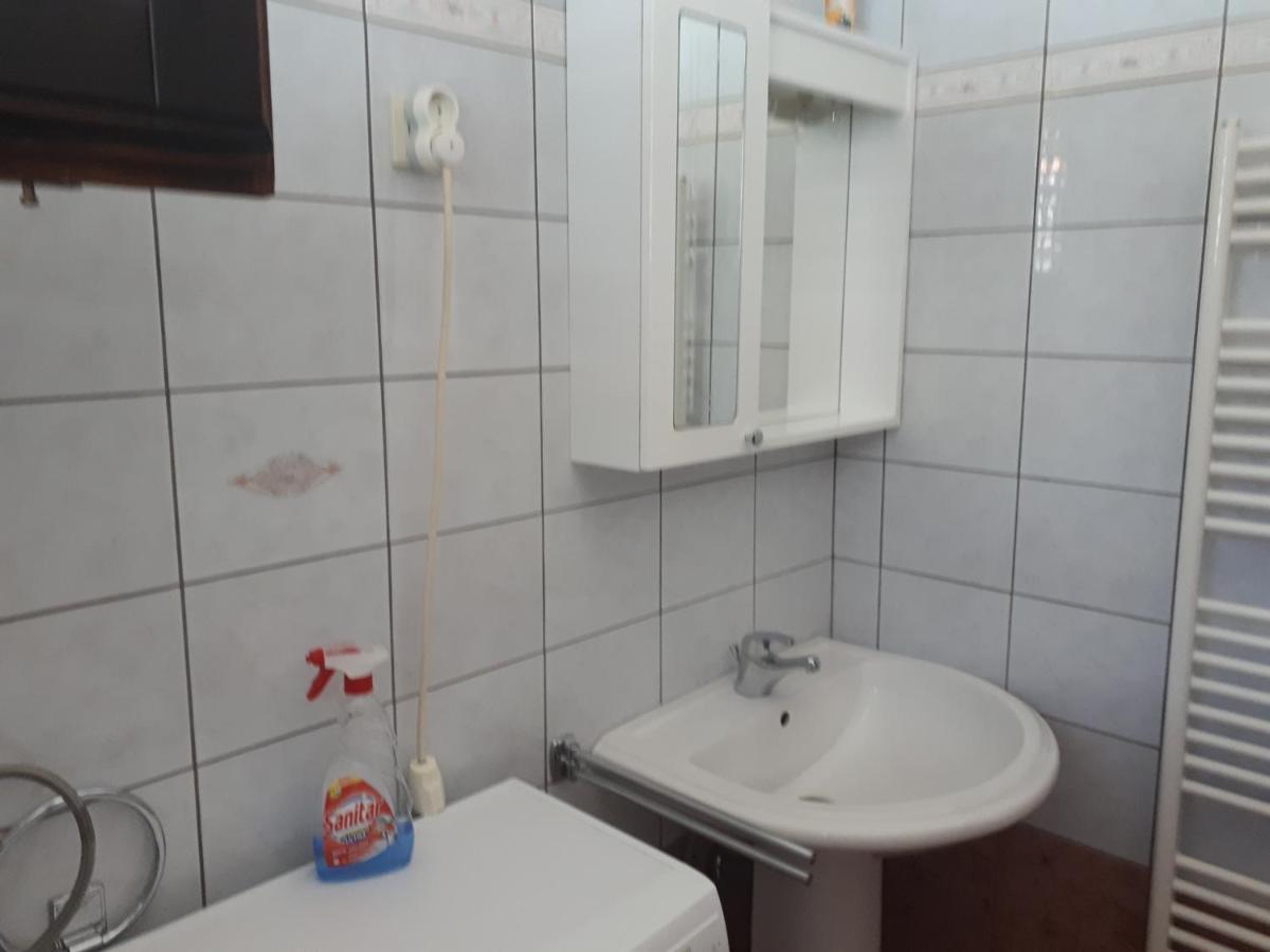 Apartman Emilio Baska Voda Luaran gambar