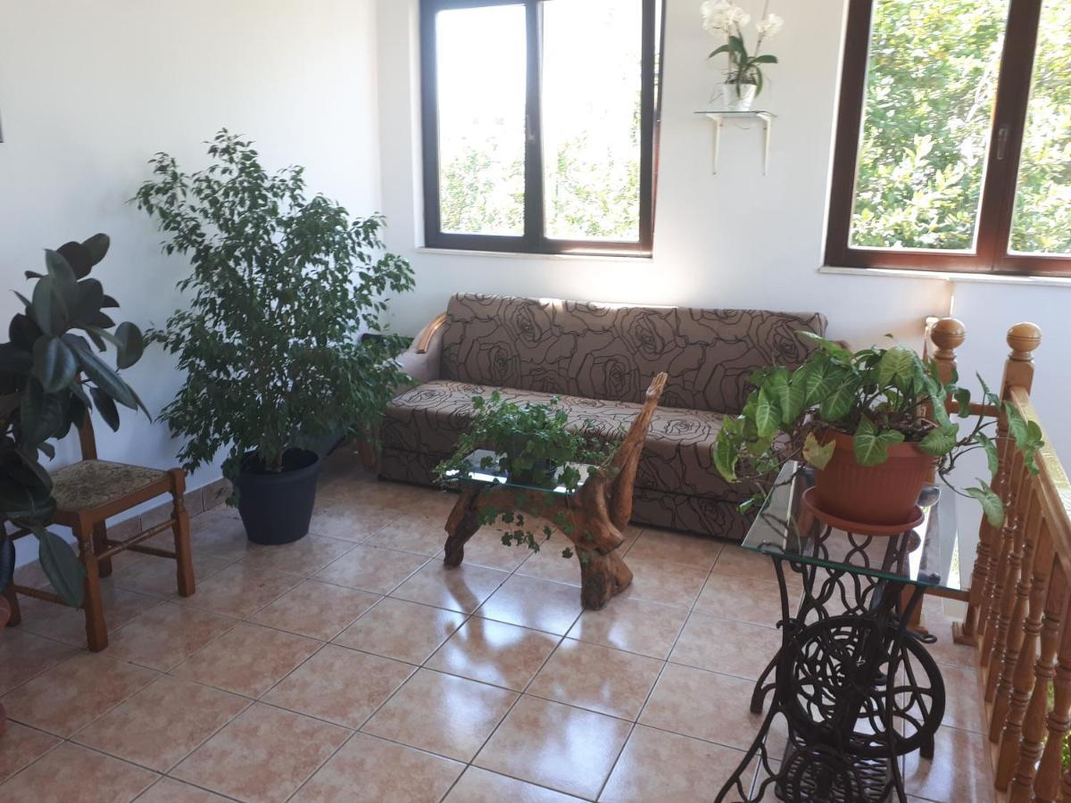 Apartman Emilio Baska Voda Luaran gambar