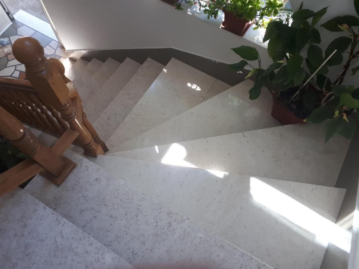 Apartman Emilio Baska Voda Luaran gambar
