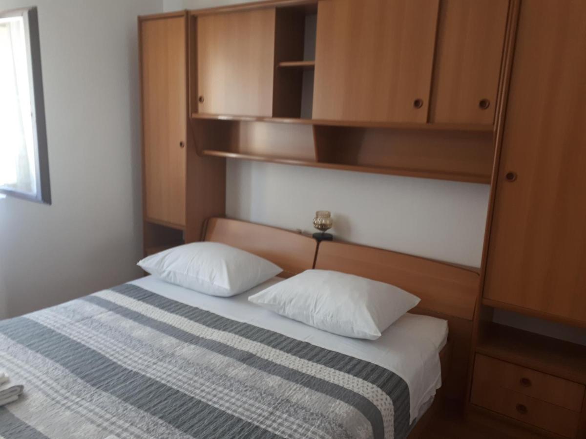 Apartman Emilio Baska Voda Luaran gambar