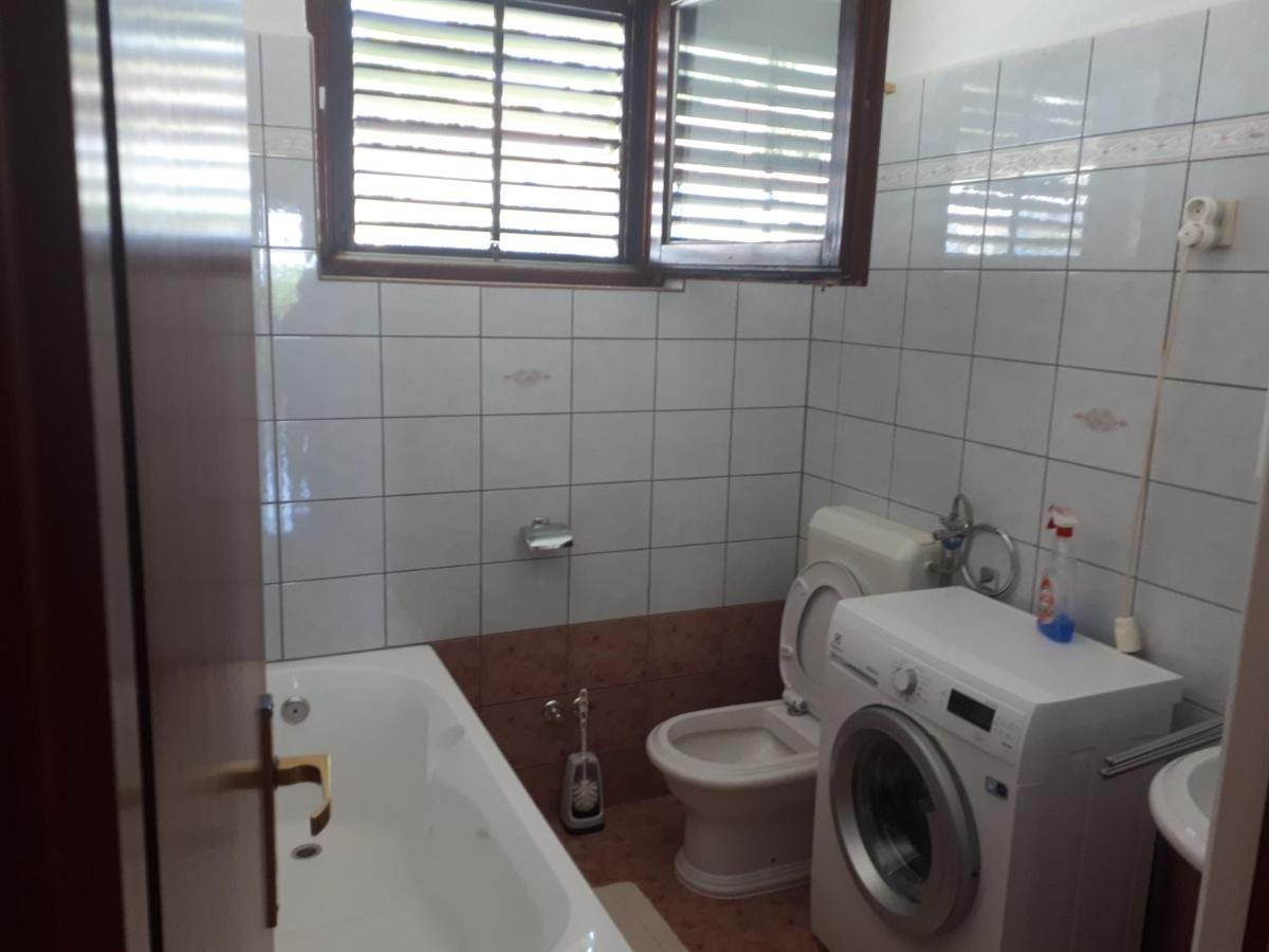 Apartman Emilio Baska Voda Luaran gambar