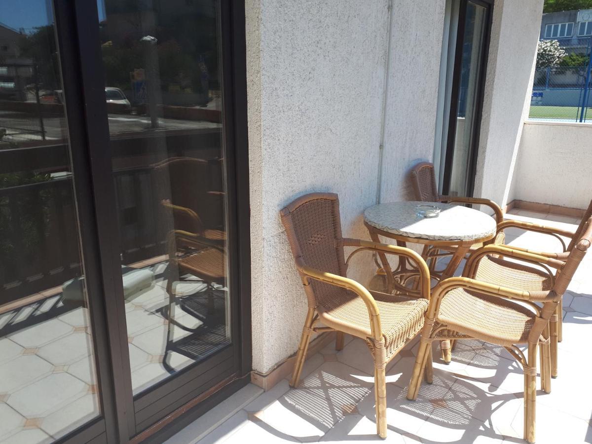 Apartman Emilio Baska Voda Luaran gambar
